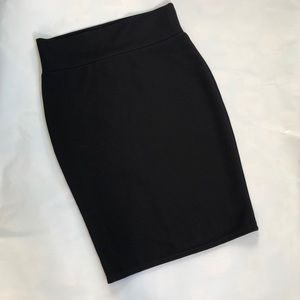 NWOT Sensational Collection Polyester Pencil Skirt